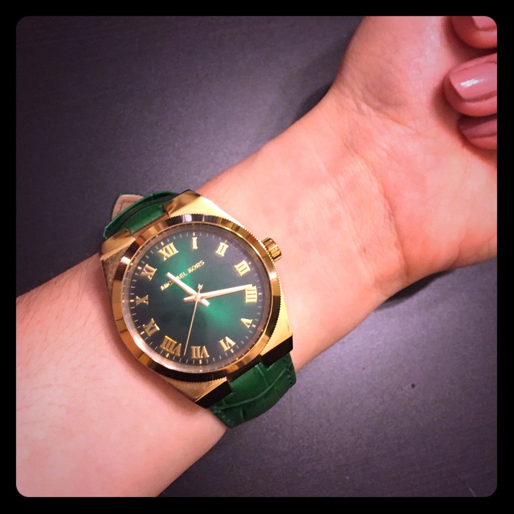 Michael Kors Leather Strap Watch 💚